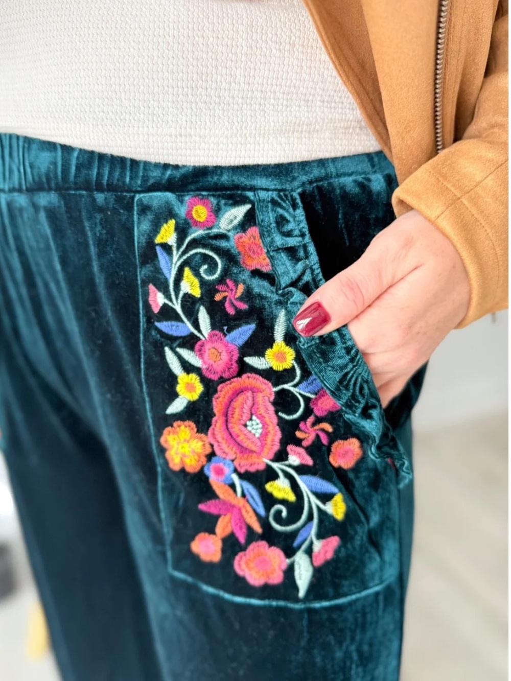 NWT Umgee Velvet Embroidered Floral Pocket Pants
